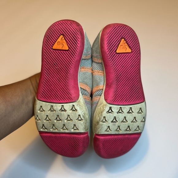 Plae Shoes size 13 kids with velcro closure - Picture 8 of 10